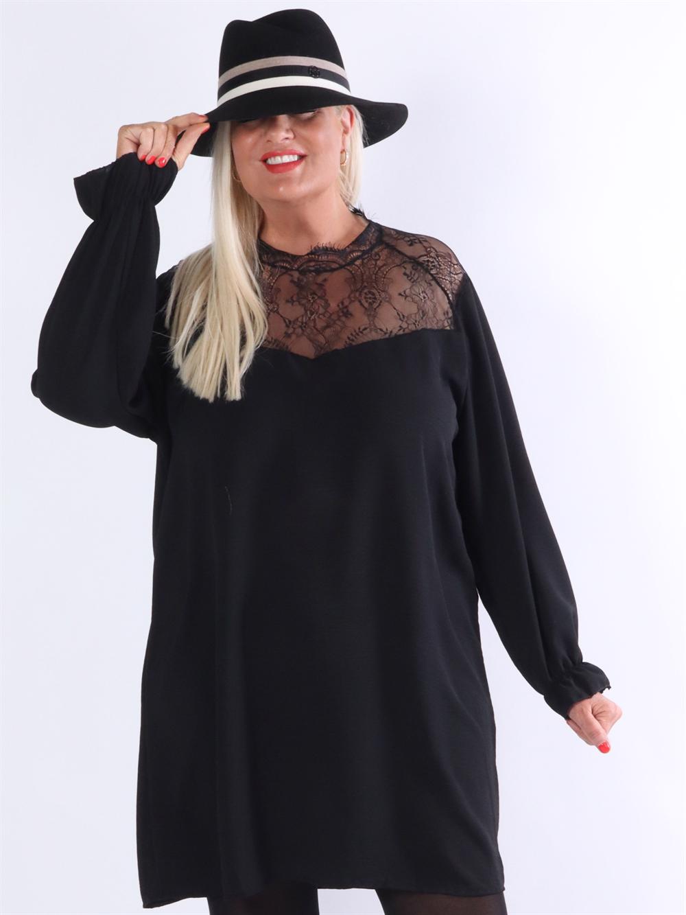 Katharina - Klänning med spetsdetaljer på toppen